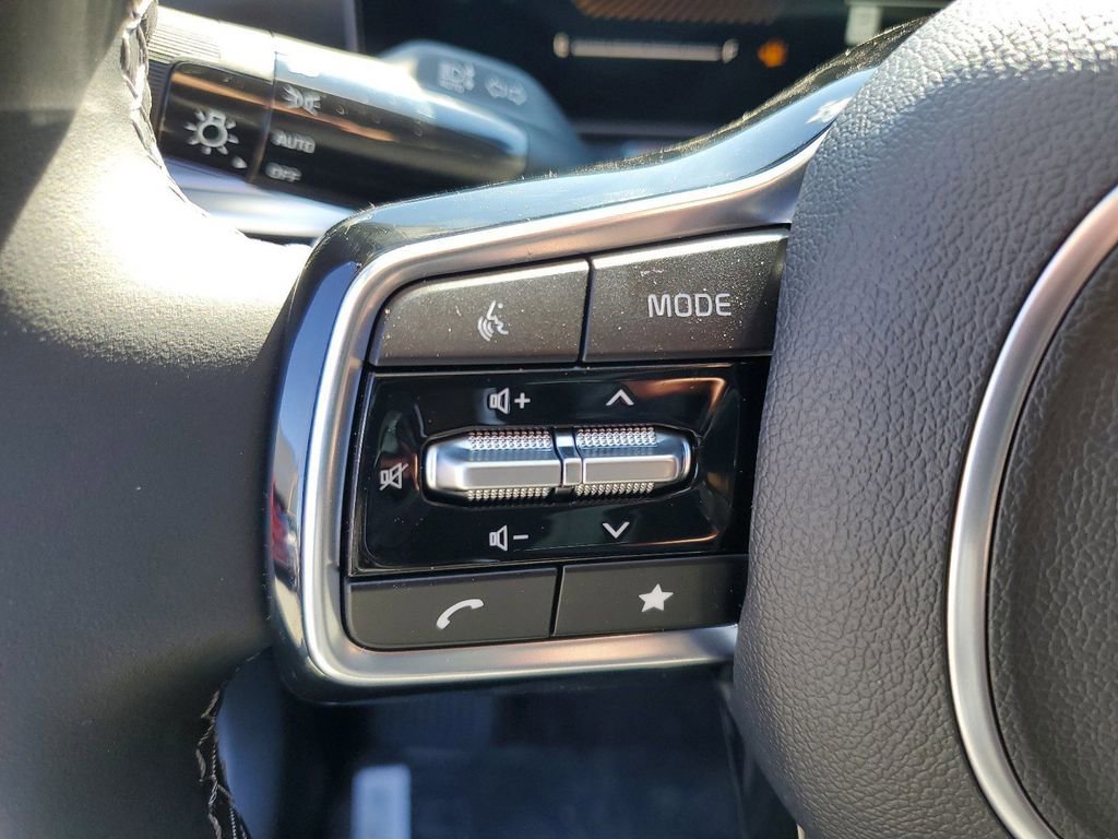 Used 2025 Kia Sorento S w/ Panoramic Sunroof Package FWD image 12