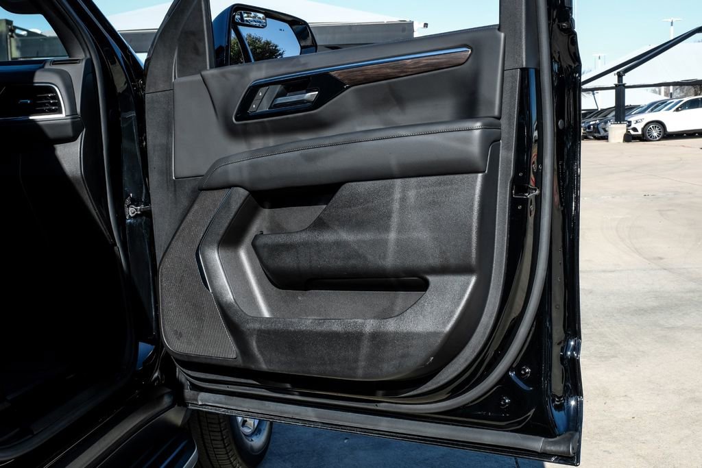 Used 2025 Chevrolet Suburban LS image 46