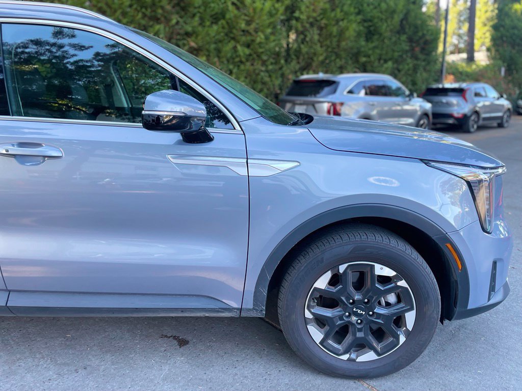 Used 2025 Kia Sorento S AWD/4WD image 2
