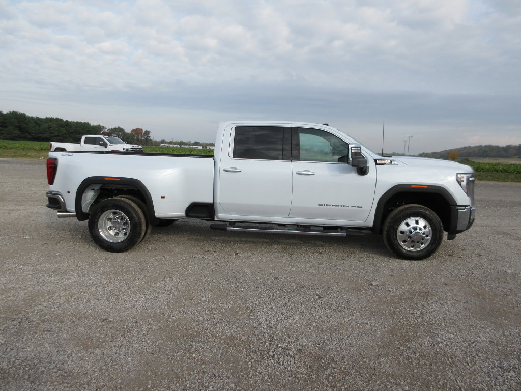 New 2026 GMC Sierra 3500 SLT w/ SLT Premium Package AWD/4WD image 3