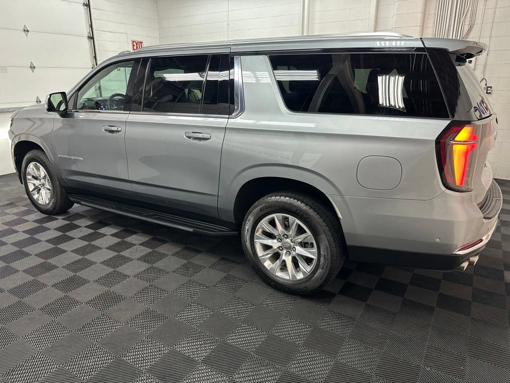 Used 2025 Chevrolet Suburban Premier AWD/4WD image 6