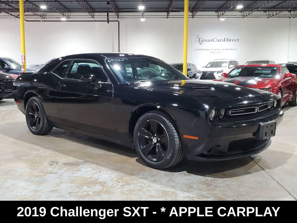 Used 2019 Dodge Challenger SXT RWD image 3