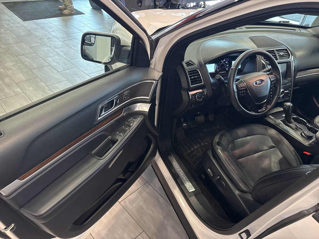 Used 2018 Ford Explorer Limited image 33