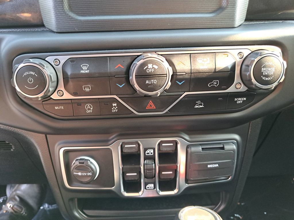 Used 2021 Jeep Wrangler Unlimited Sahara image 21