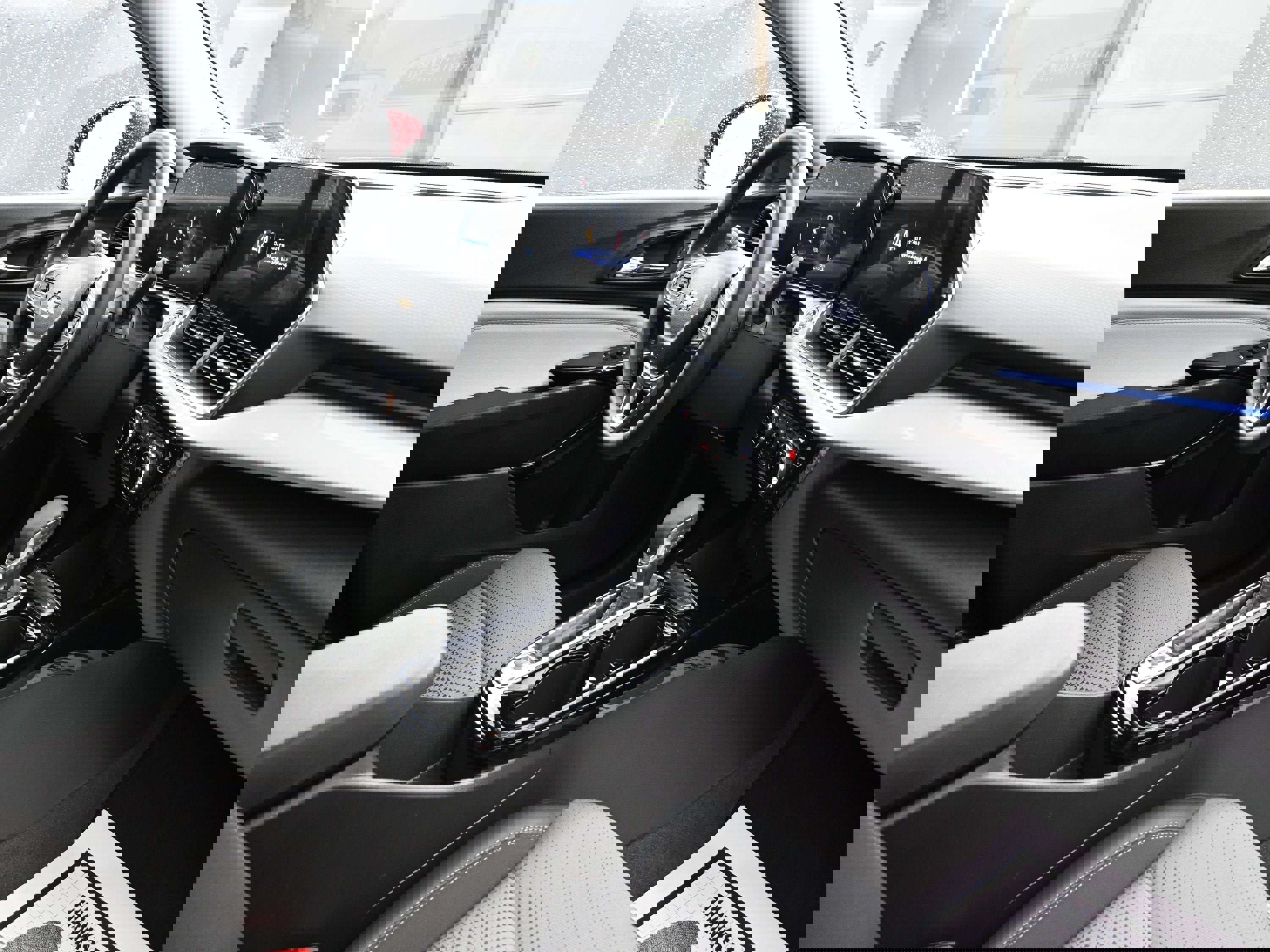 Used 2025 Chevrolet Trax LT w/ LT Convenience Package image 28