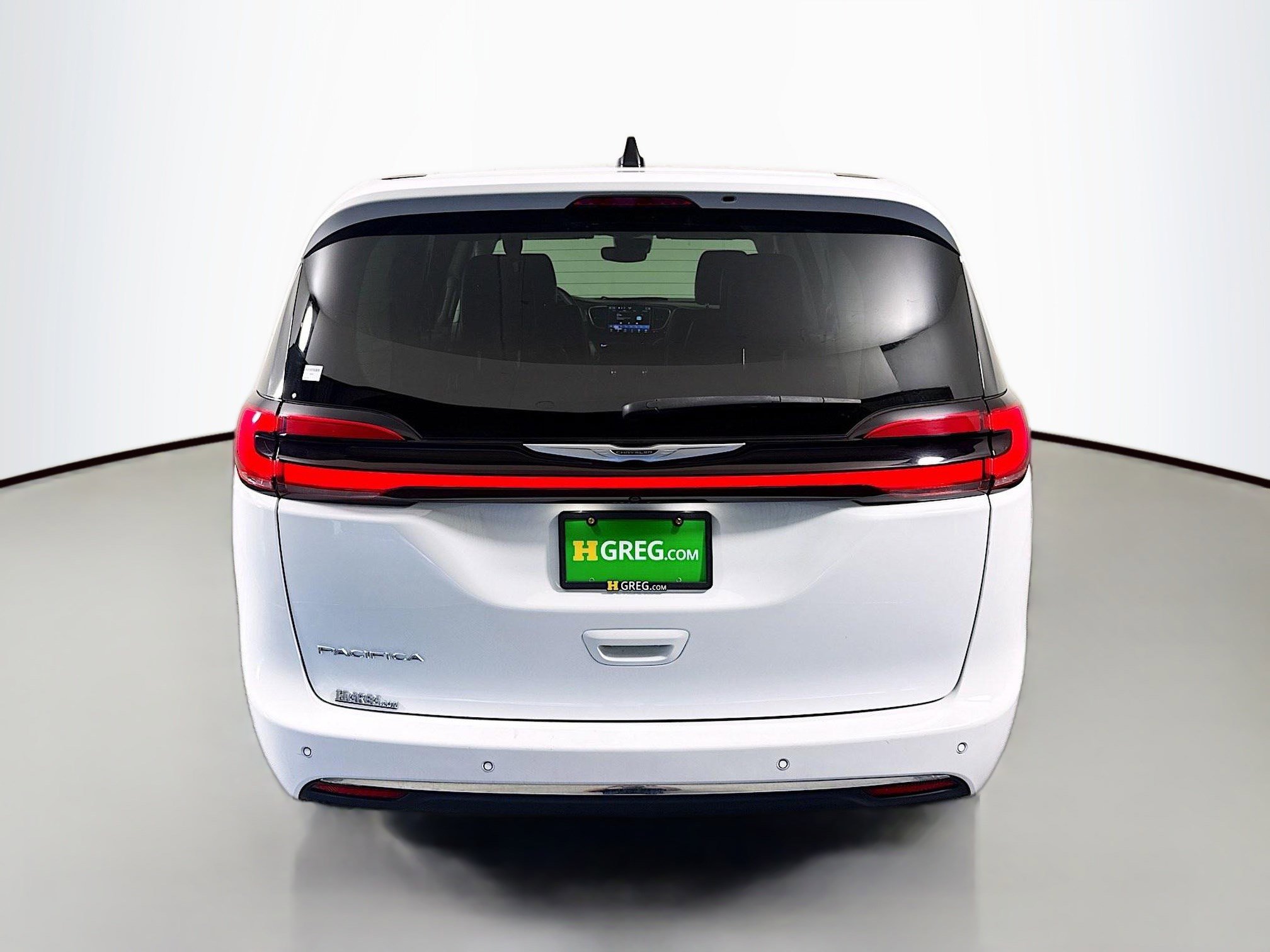 Used 2023 Chrysler Pacifica Touring-L image 8