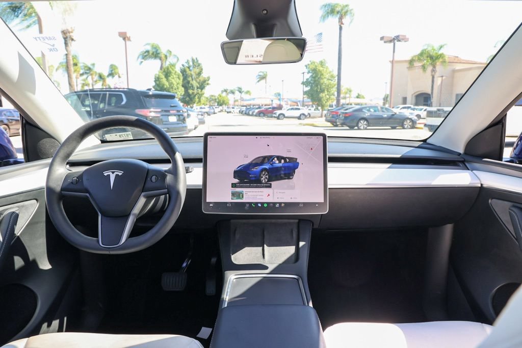 Used 2024 Tesla Model Y Long Range AWD/4WD image 23