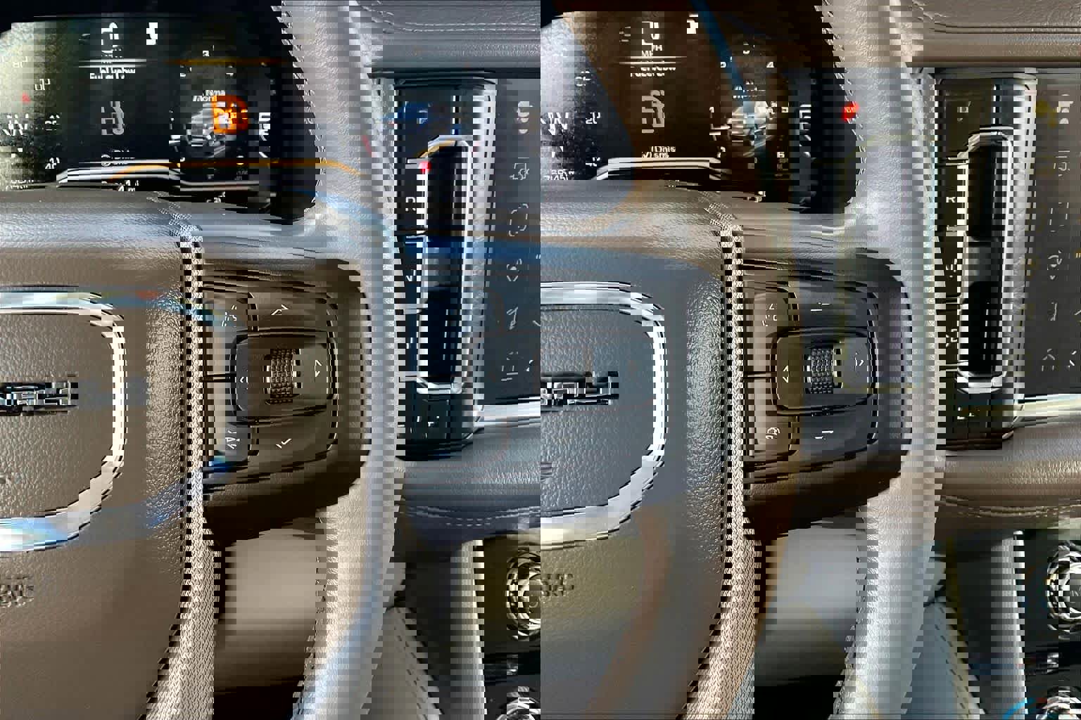 Used 2023 GMC Yukon XL Denali image 25