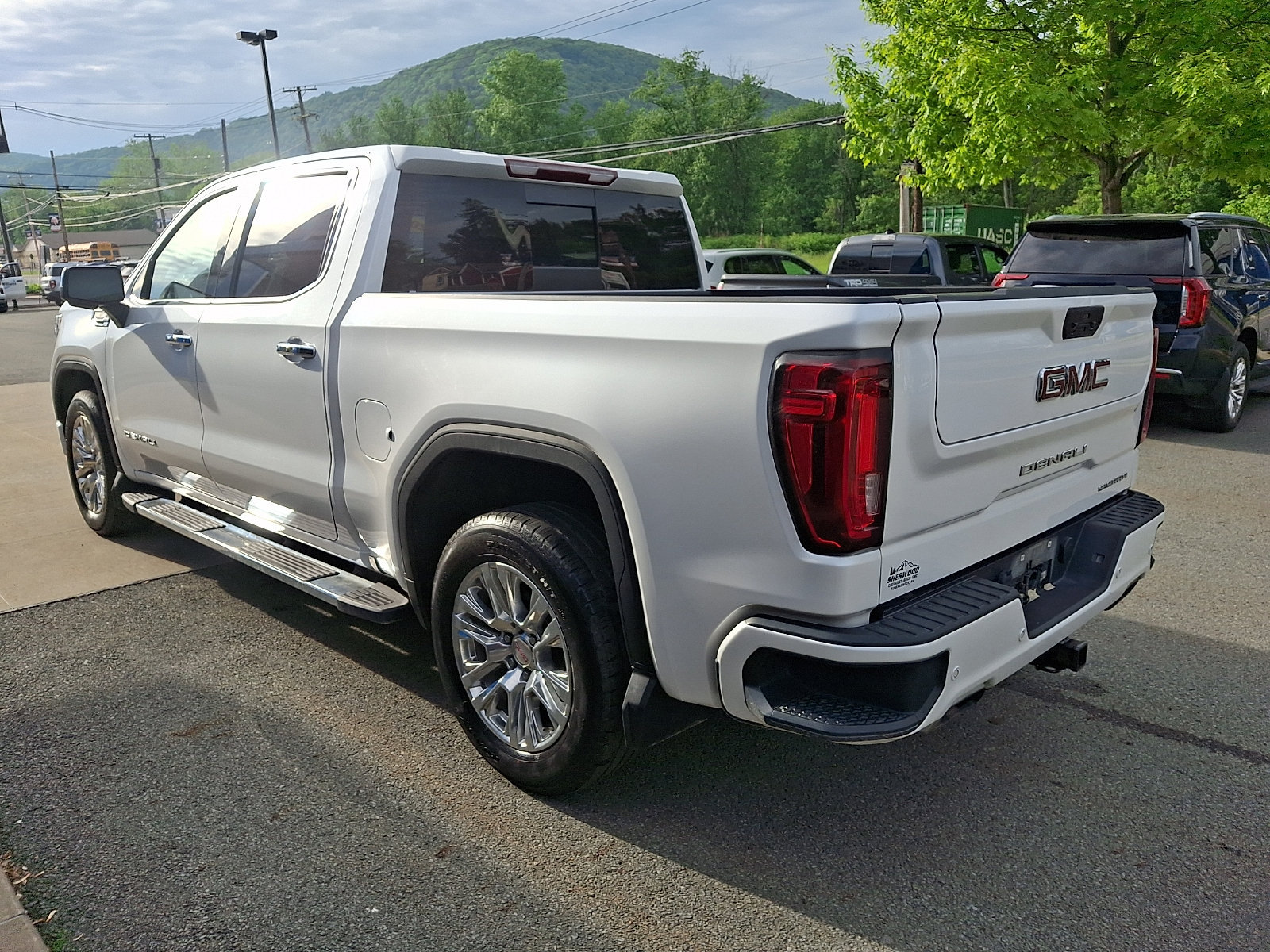 Used 2019 GMC Sierra 1500 Denali w/ Driver Alert Package II AWD/4WD image 4