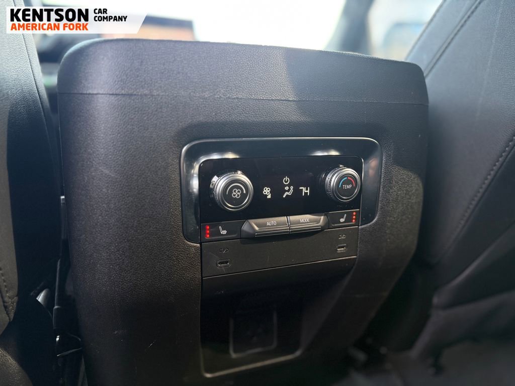 Used 2025 GMC Yukon XL Elevation image 39