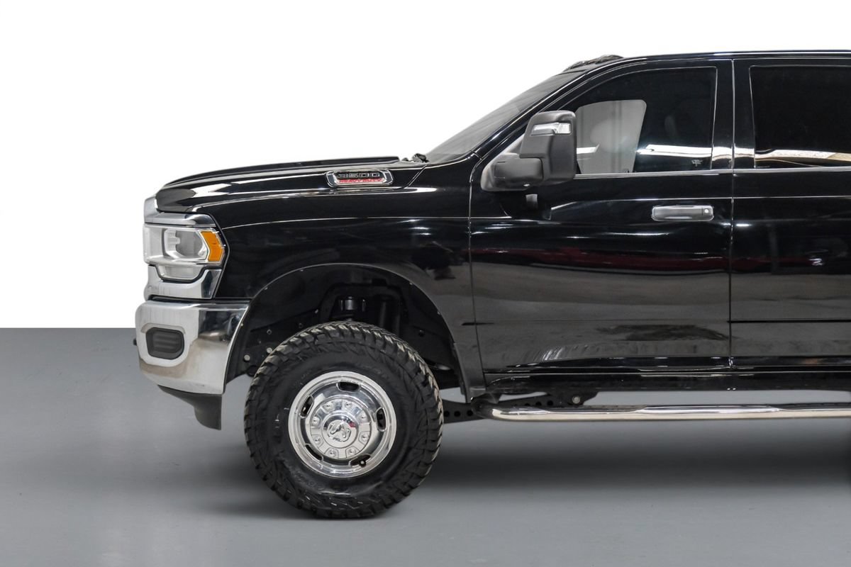 Used 2024 RAM 3500 Tradesman w/ Chrome Appearance Group AWD/4WD image 10