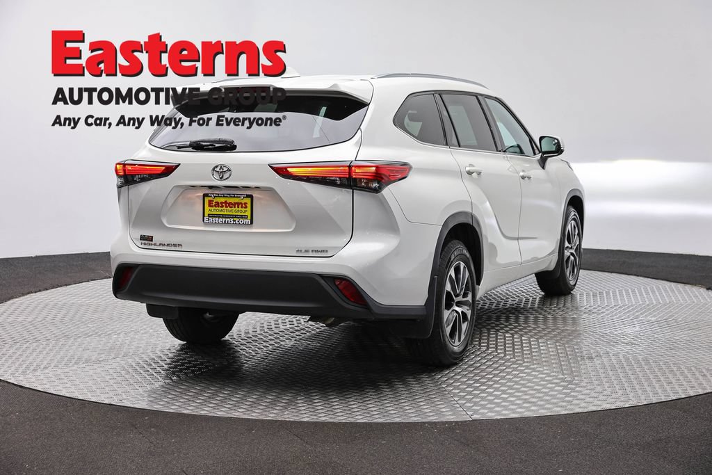Used 2021 Toyota Highlander XLE AWD/4WD image 4