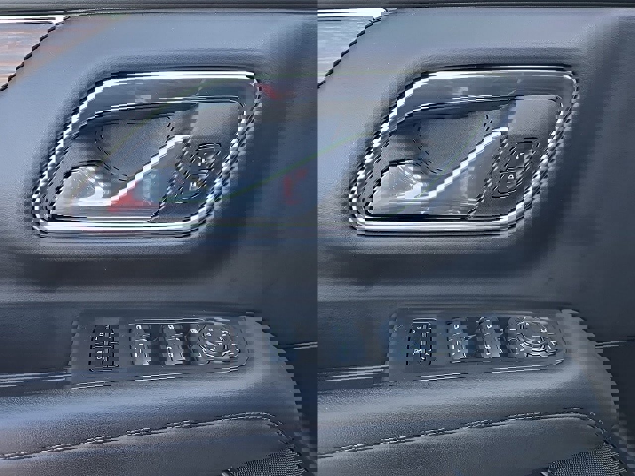 Used 2024 Chevrolet Tahoe High Country w/ Premium Package 2 image 12