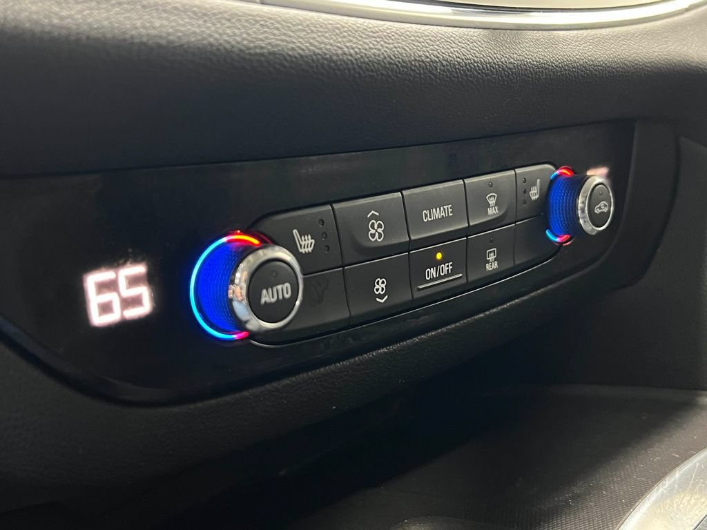 Used 2018 Buick Enclave Essence AWD/4WD image 26