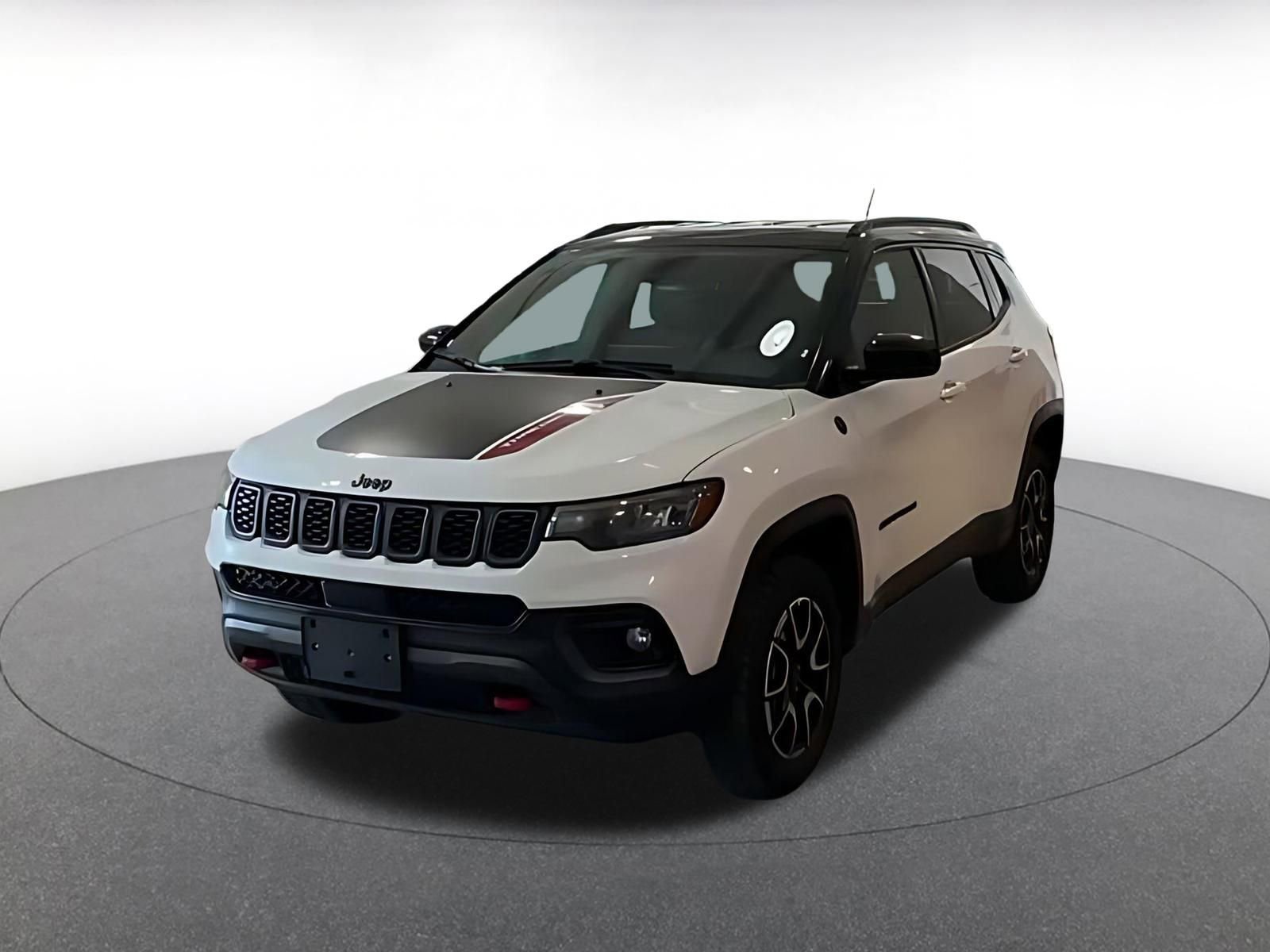 Used 2025 Jeep Compass Trailhawk image 4