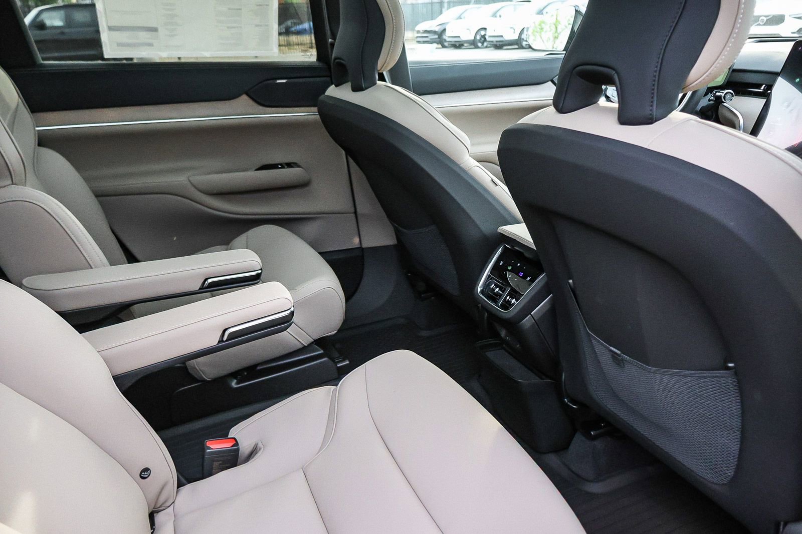 New 2026 Volvo EX90 Plus AWD/4WD image 18
