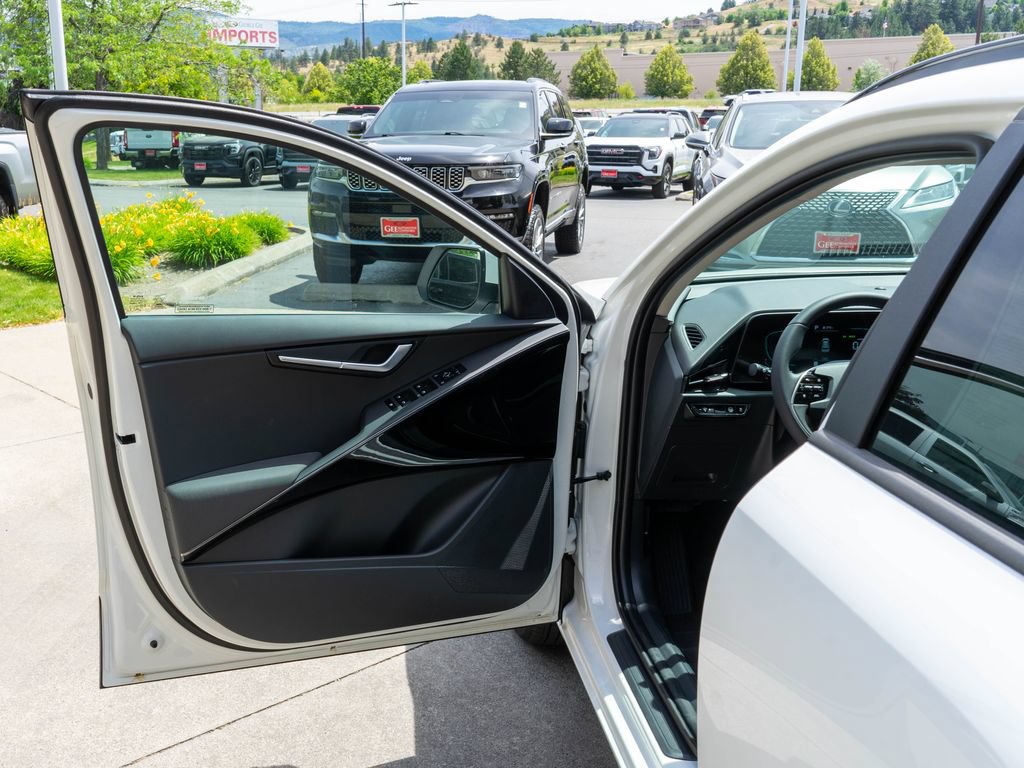 New 2026 Kia Niro EX FWD image 15