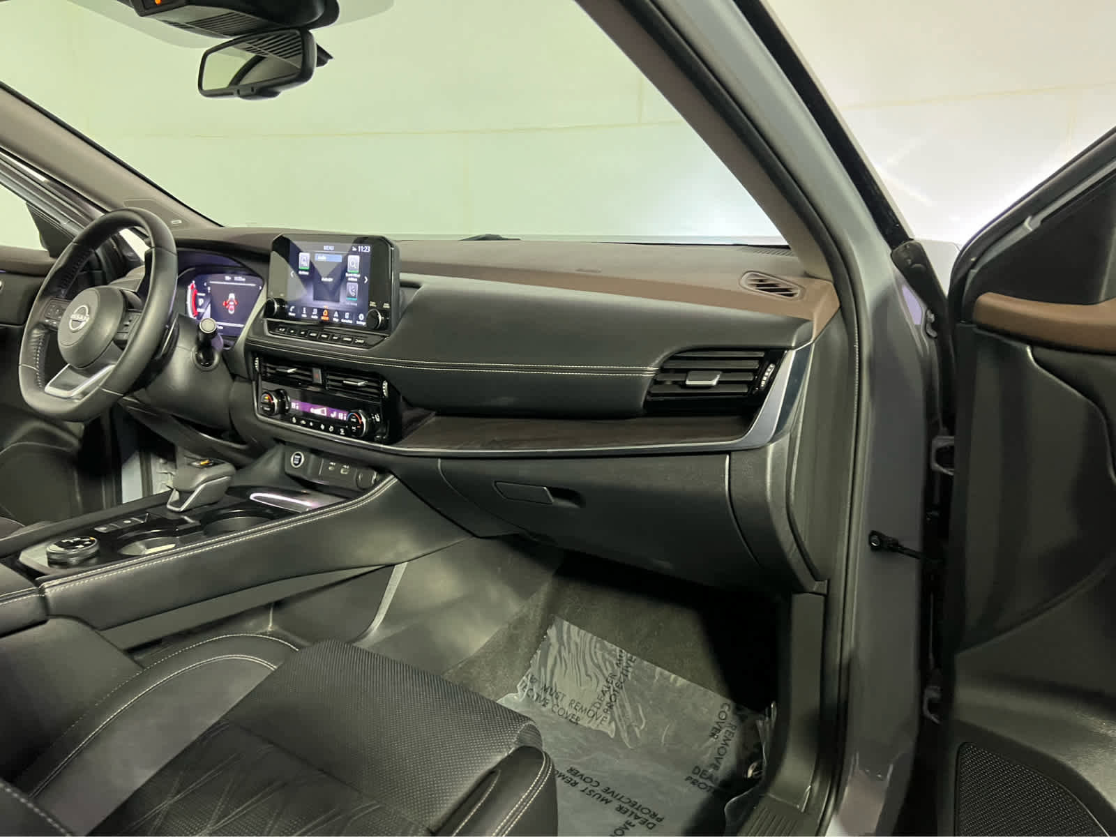 Used 2023 Nissan Rogue Platinum image 30