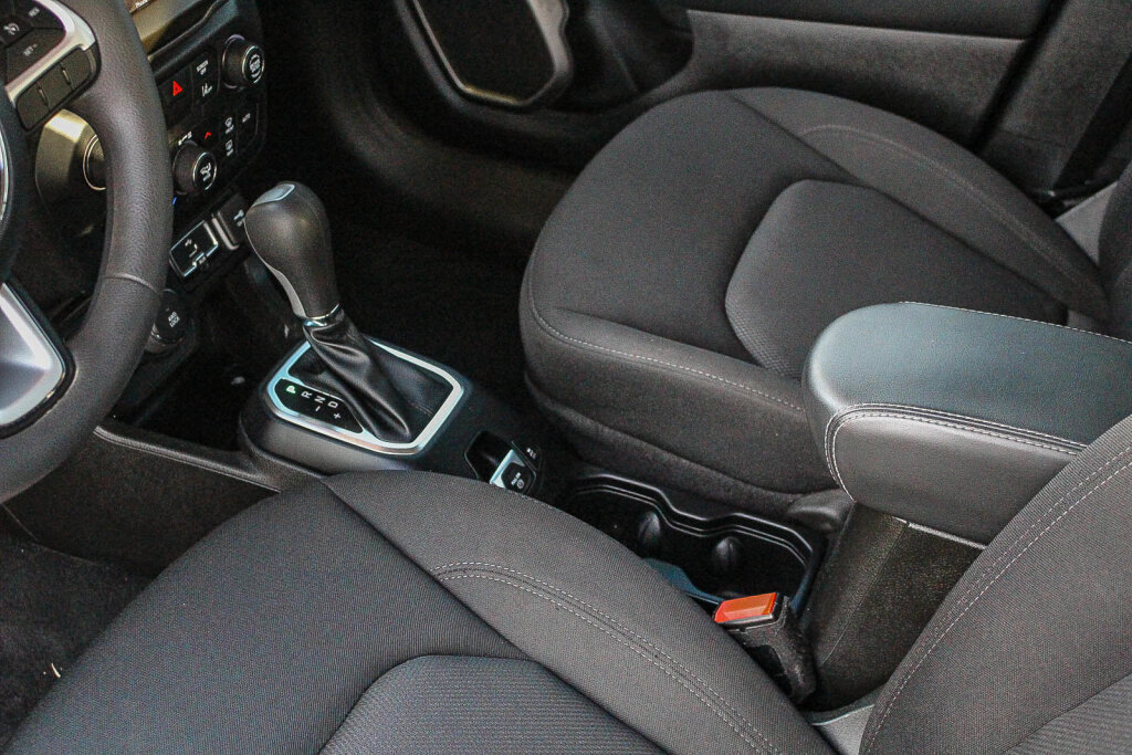 Used 2023 Jeep Renegade Latitude AWD/4WD image 10