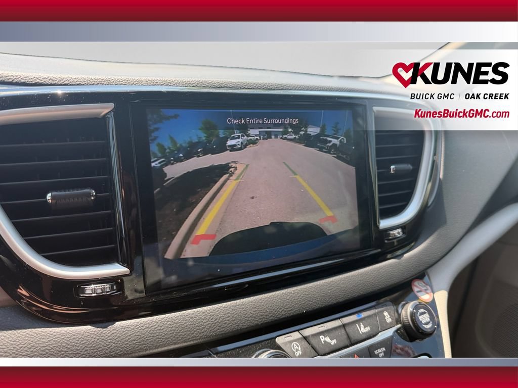 Used 2023 Chrysler Pacifica Touring-L FWD image 29