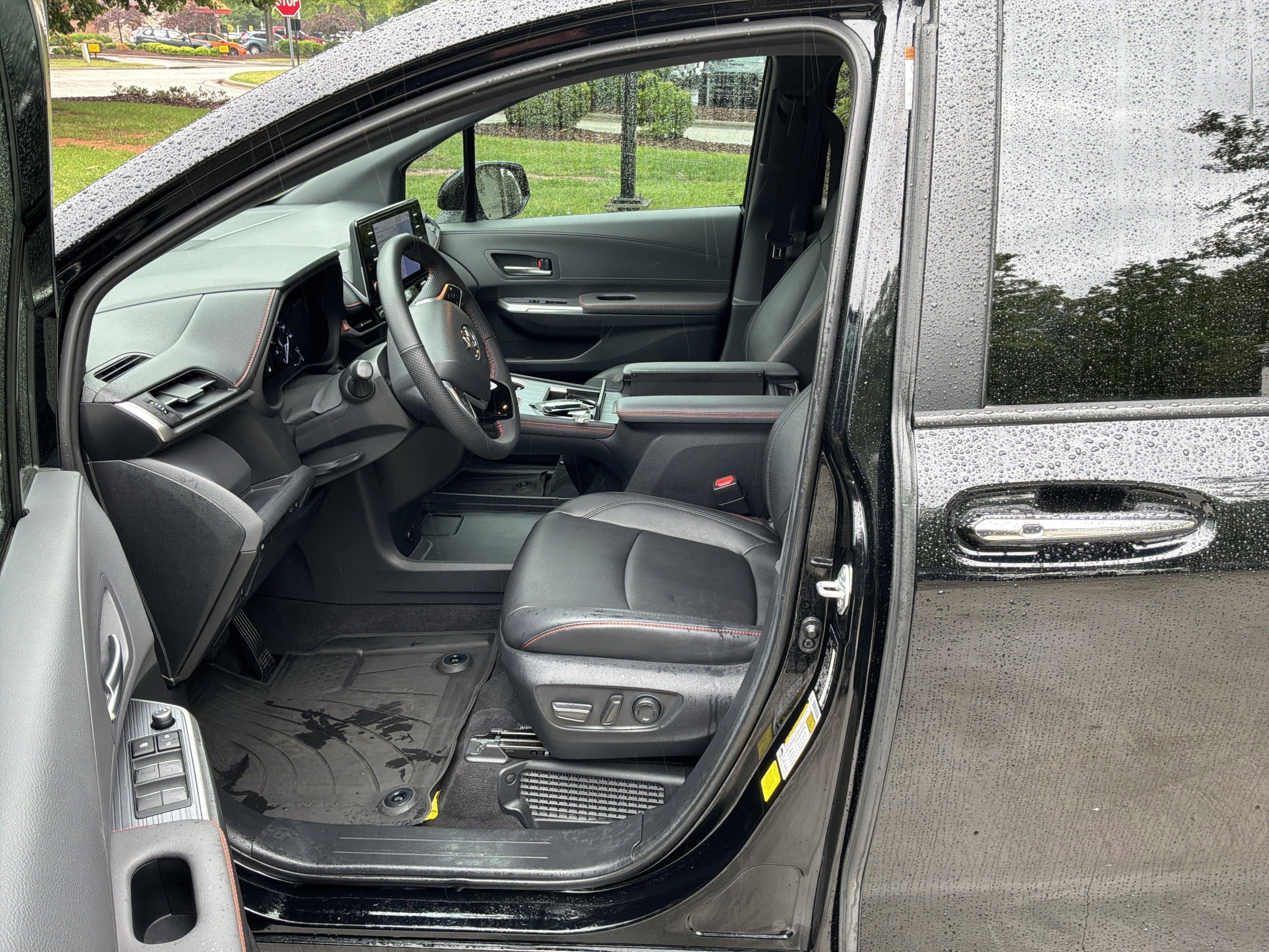 Used 2023 Toyota Sienna XSE FWD image 16