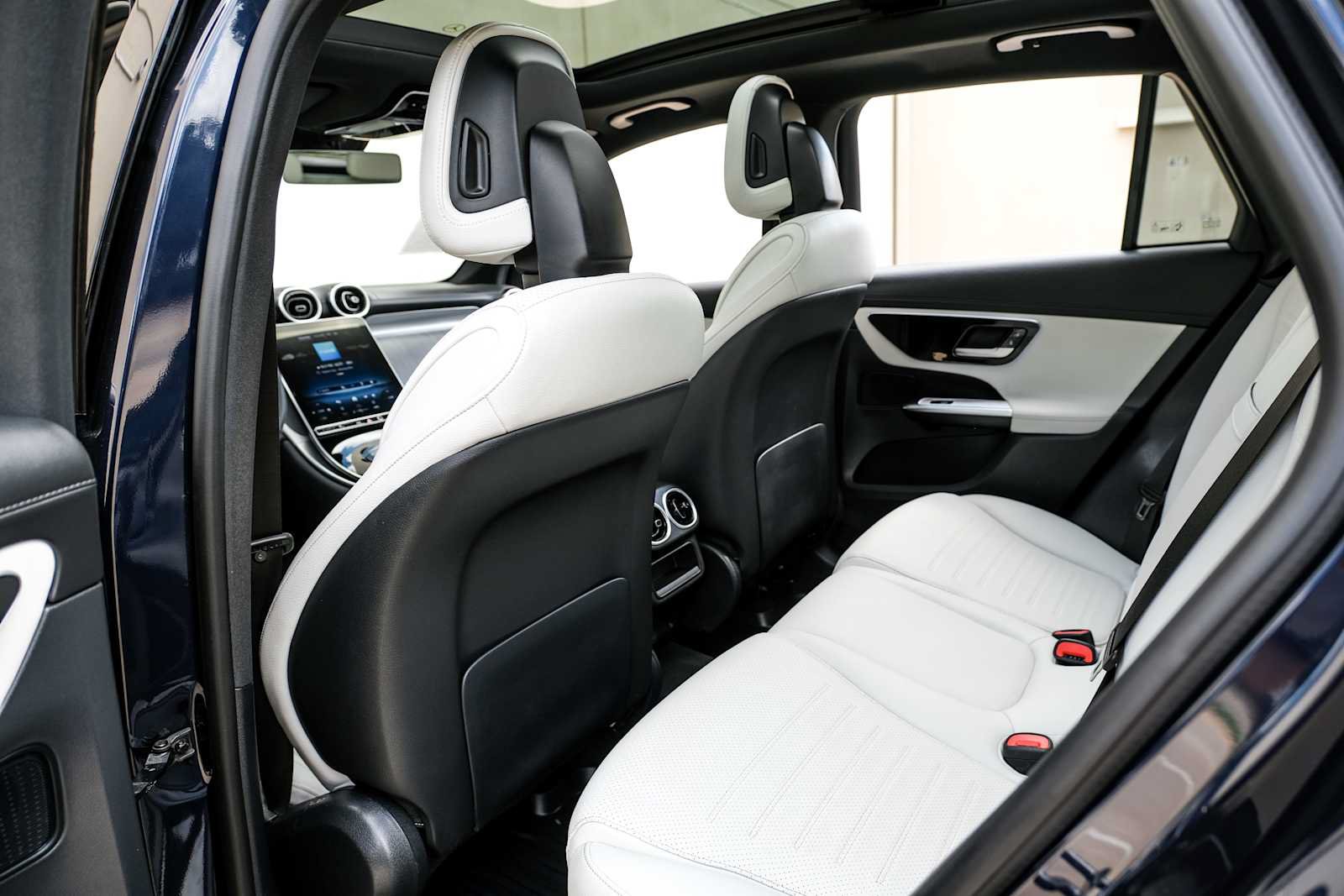 Used 2024 Mercedes-Benz GLC 300 4MATIC image 34