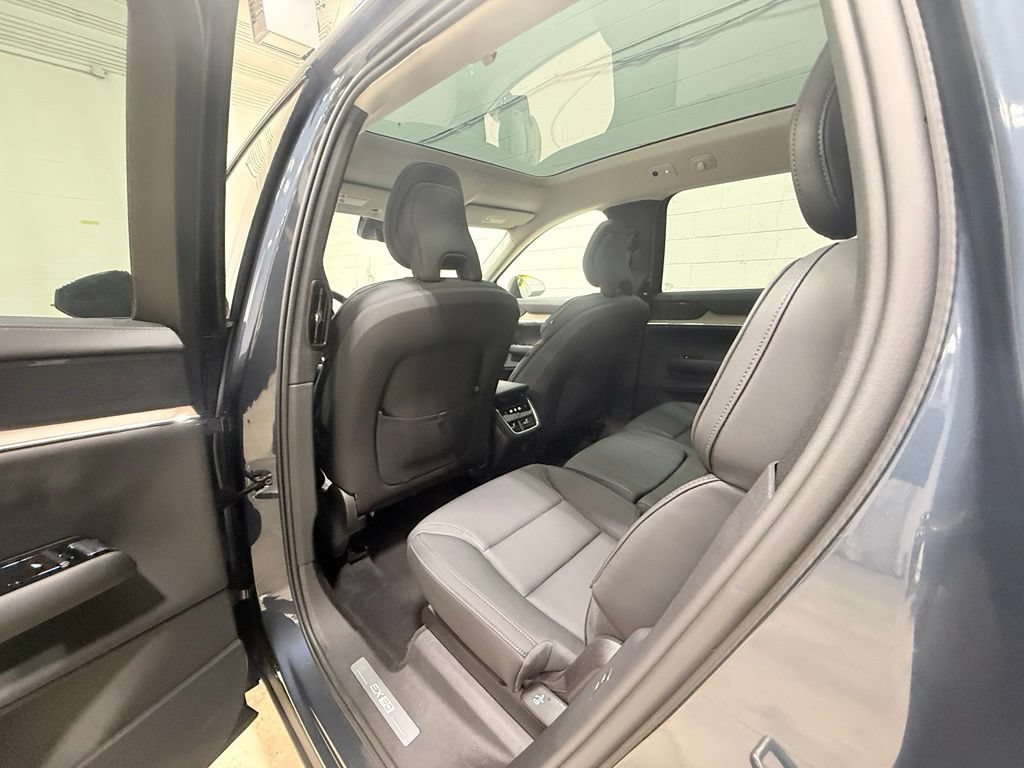 Used 2025 Volvo EX90 Ultra AWD/4WD image 31