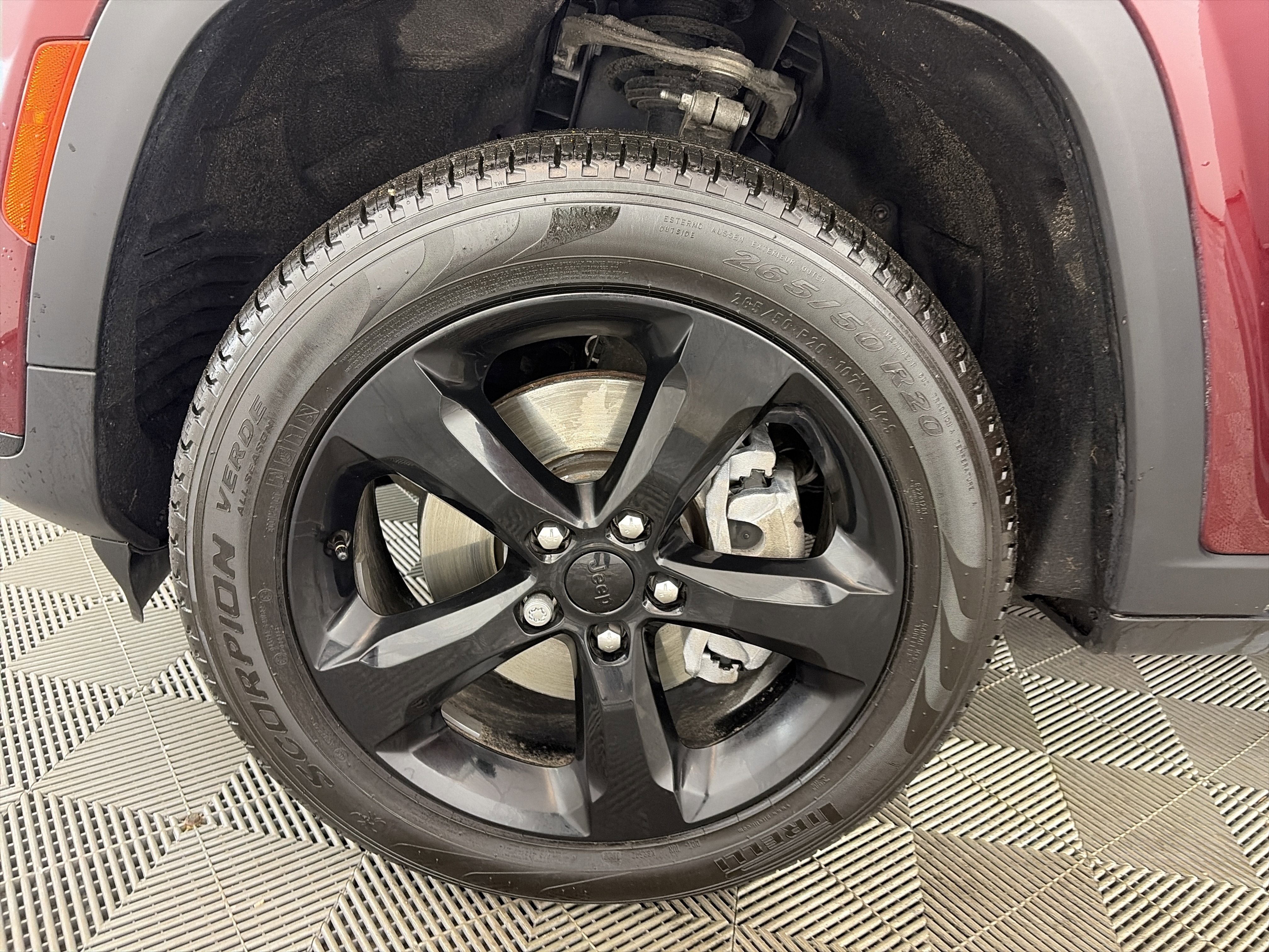 Used 2025 Jeep Grand Cherokee L Limited w/ Black Appearance Package image 14