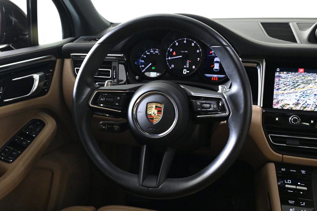 Certified 2024 Porsche Macan image 13