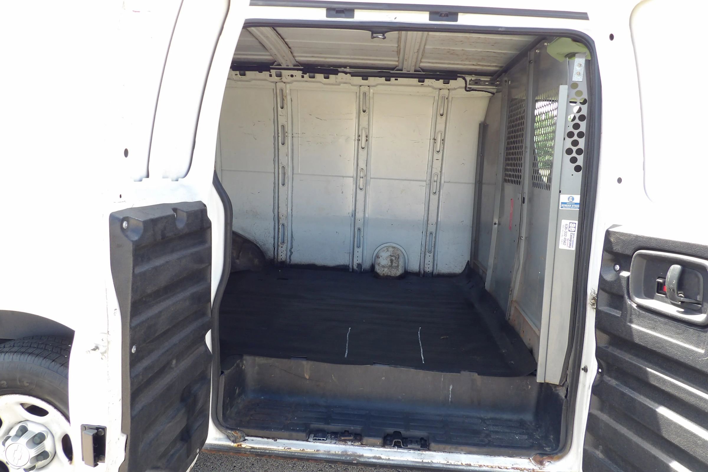 Used 2008 Chevrolet Express 1500 AWD image 6