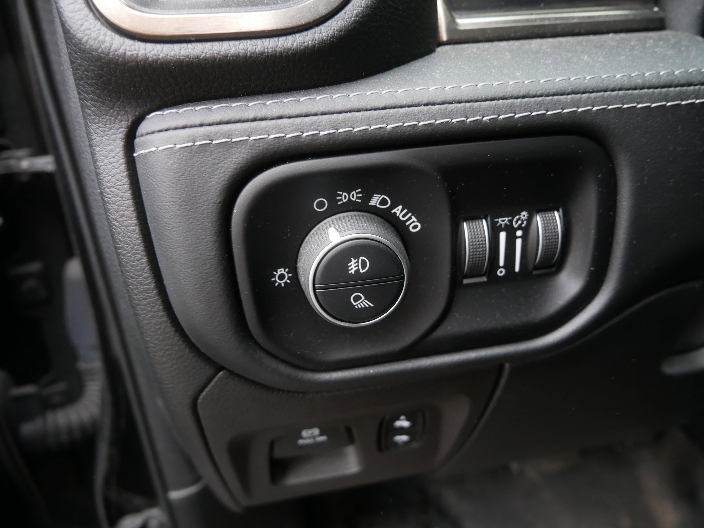 Used 2019 RAM 1500 Limited w/ Advanced Safety Group AWD/4WD image 23