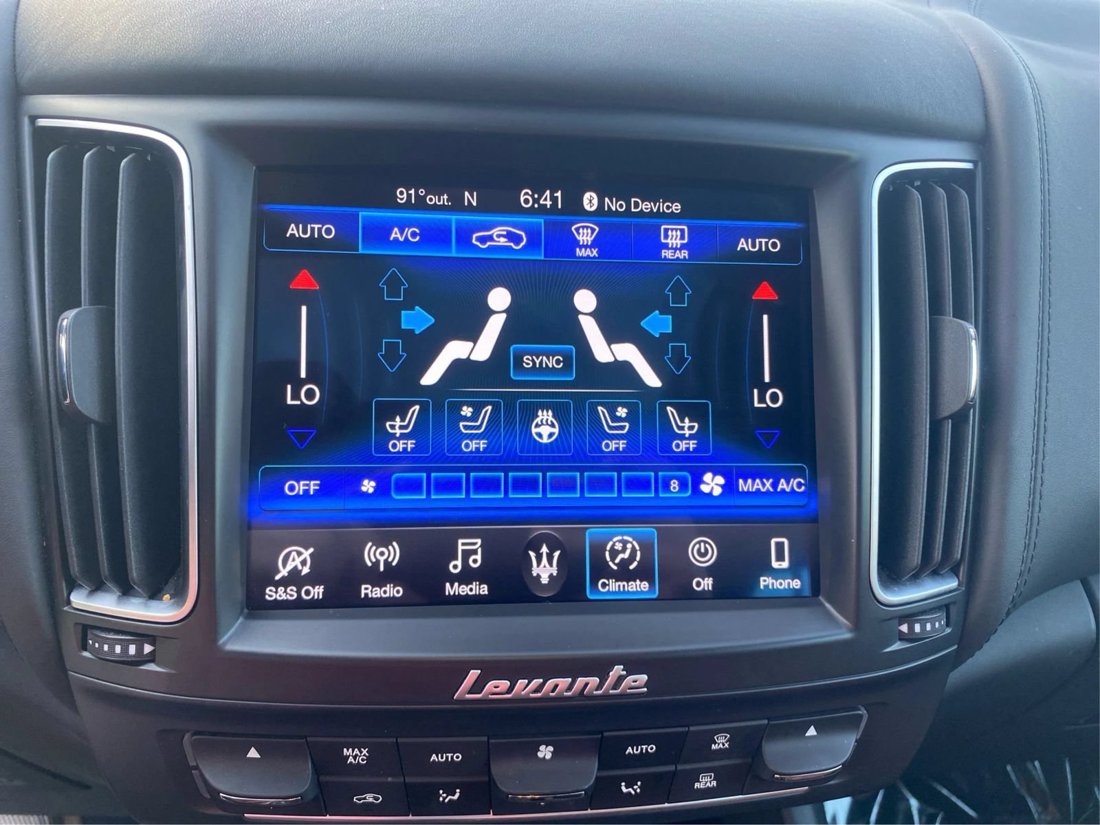 Used 2019 Maserati Levante GranLusso AWD/4WD image 21