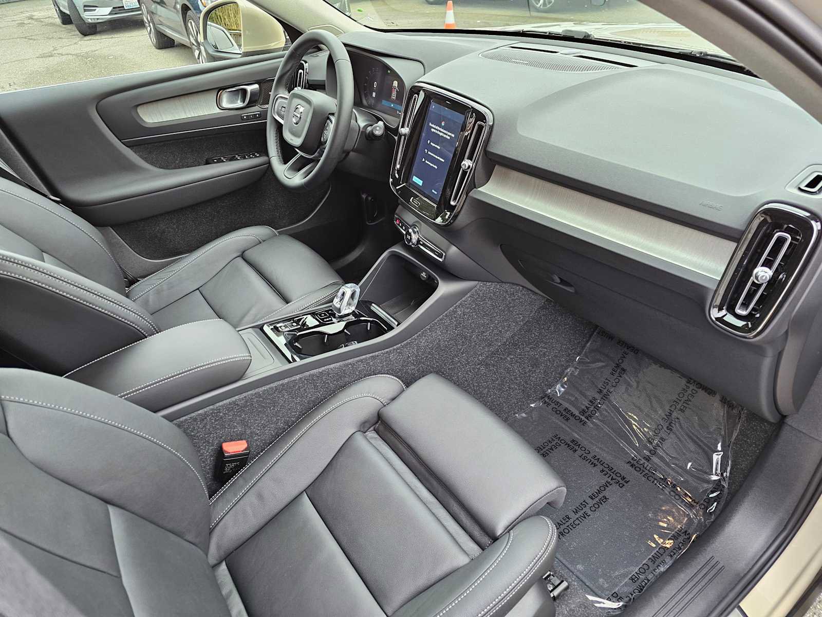 New 2025 Volvo XC40 B5 Plus w/ Climate Package image 12