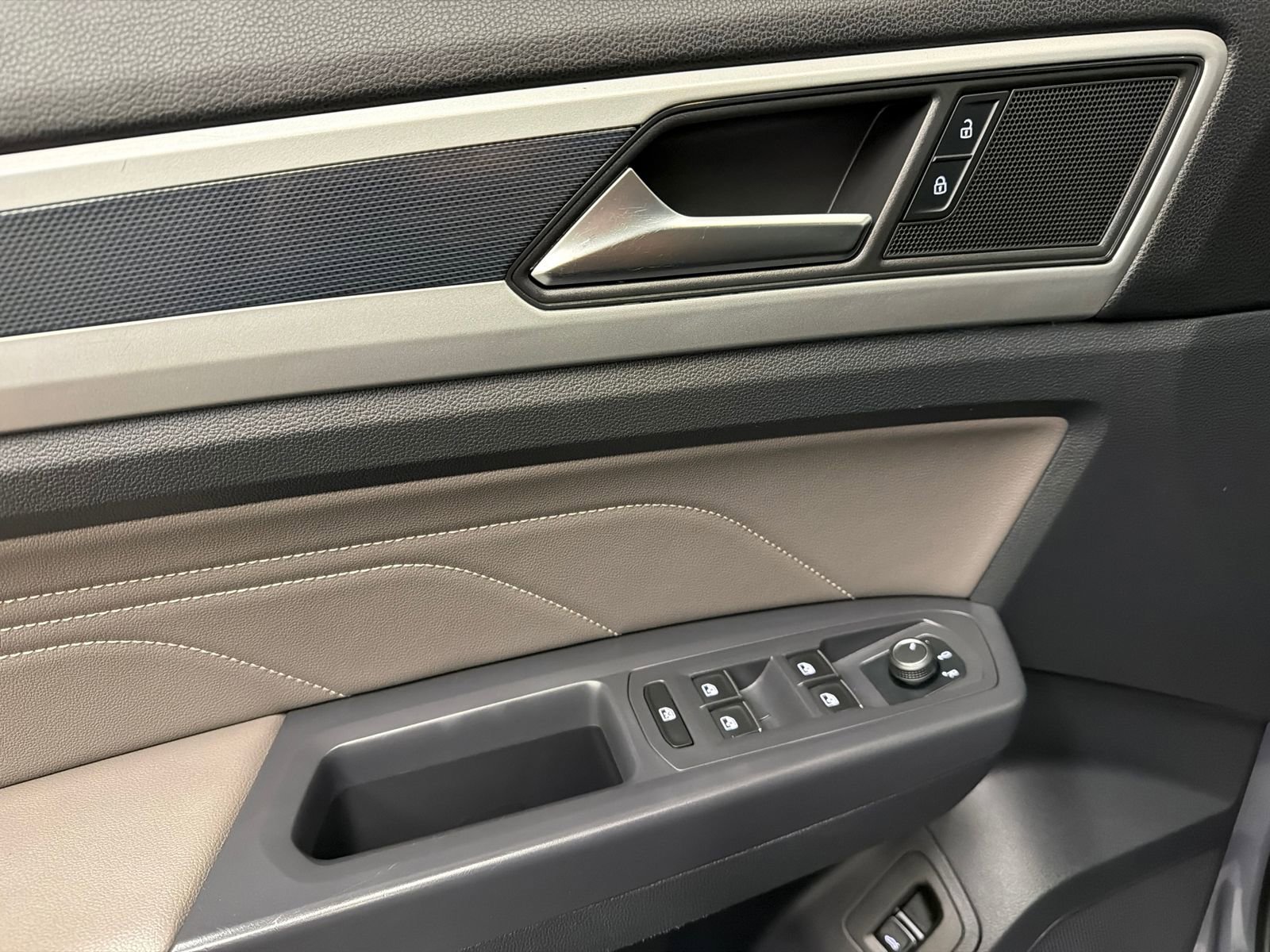 Used 2021 Volkswagen Atlas Cross Sport SEL image 33