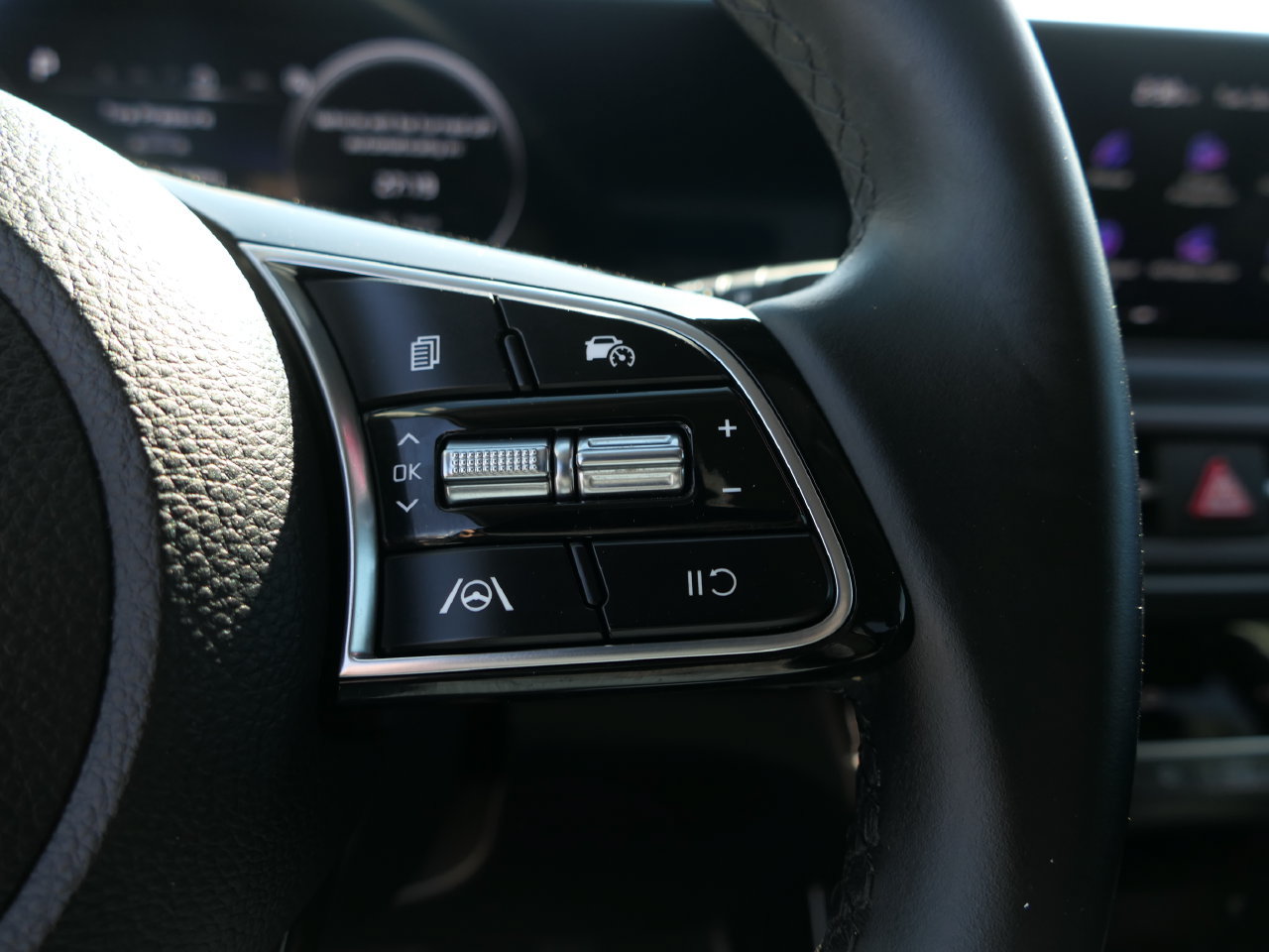 Certified 2024 Kia Seltos EX FWD image 16