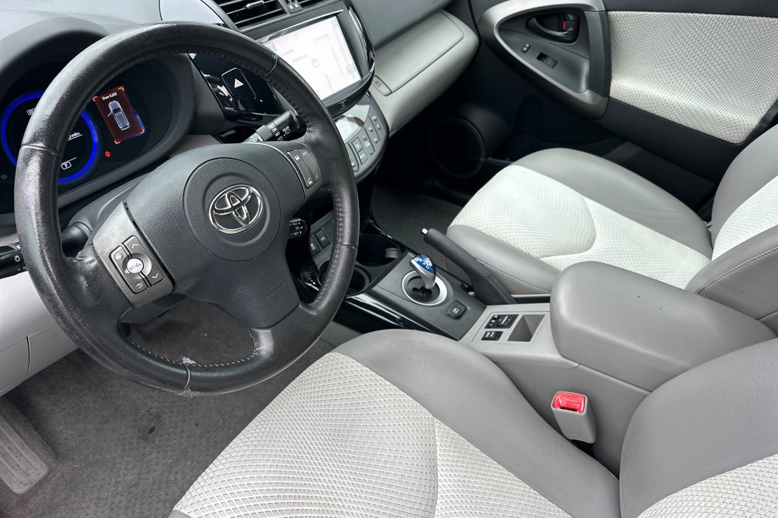 Used 2014 Toyota RAV4 EV image 10