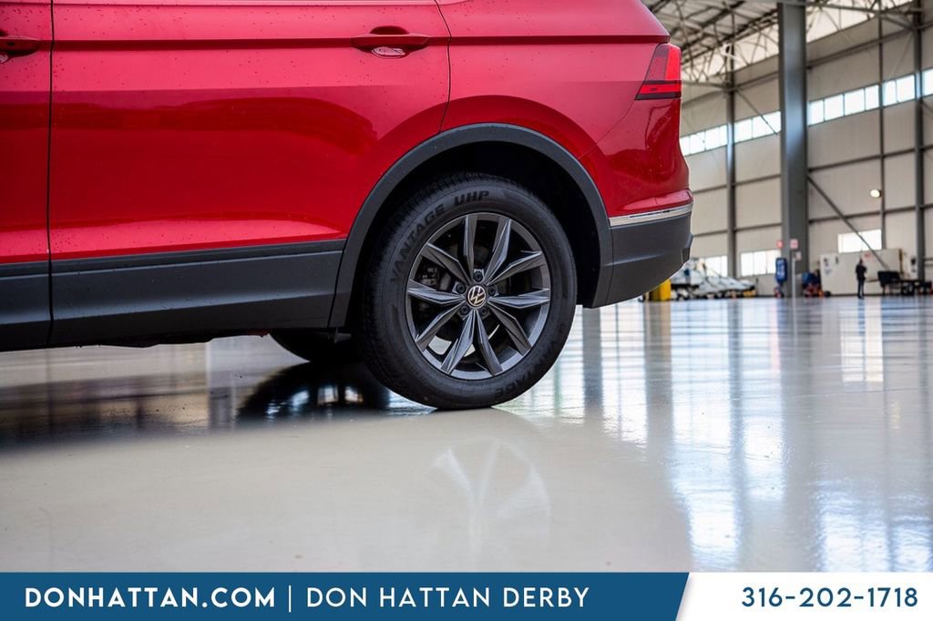 Used 2023 Volkswagen Tiguan SE image 37