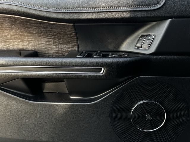 Used 2019 Ford Expedition Limited w/ Equipment Group 301A RWD image 27