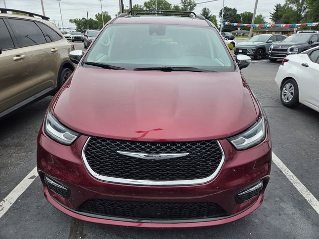 Used 2023 Chrysler Pacifica Limited FWD image 2