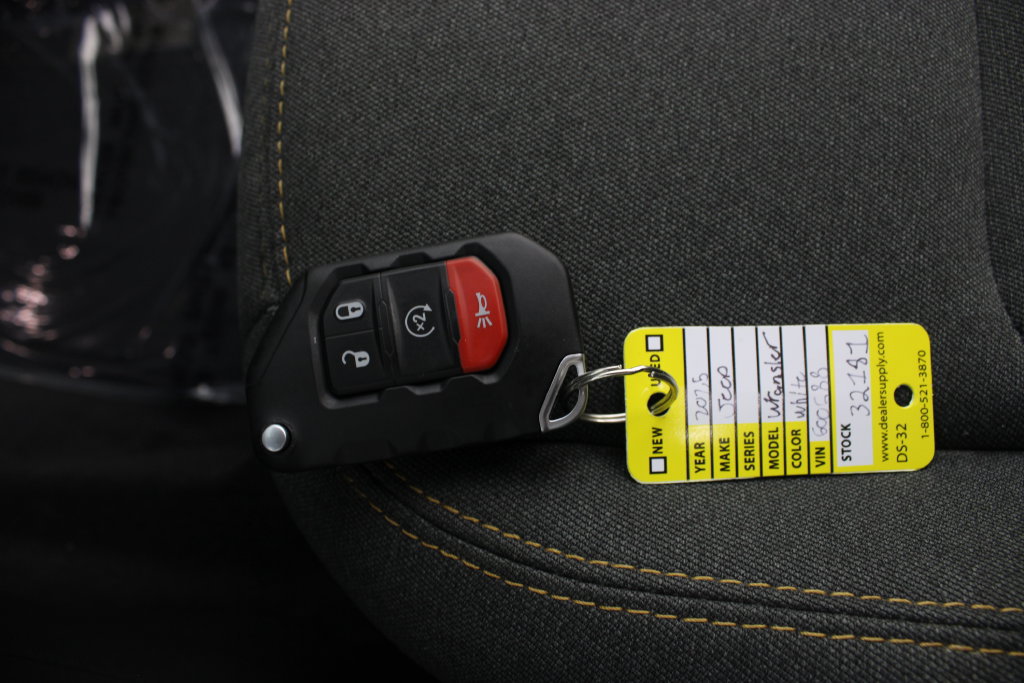 Used 2025 Jeep Wrangler Unlimited Sahara w/ Safety Group AWD/4WD image 7