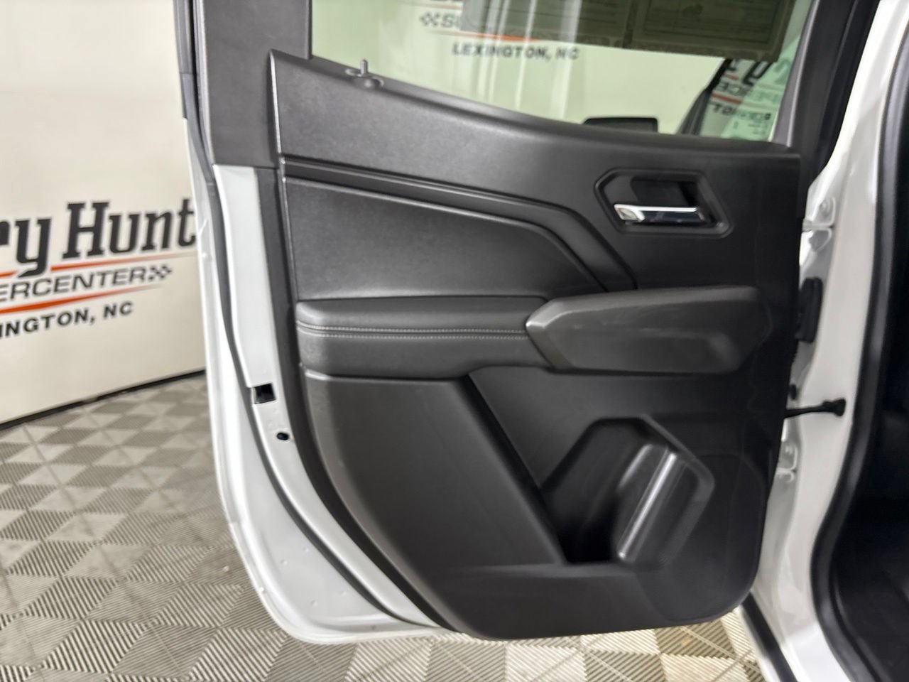 Used 2023 Chevrolet Colorado LT w/ LT Convenience Package II AWD/4WD image 22
