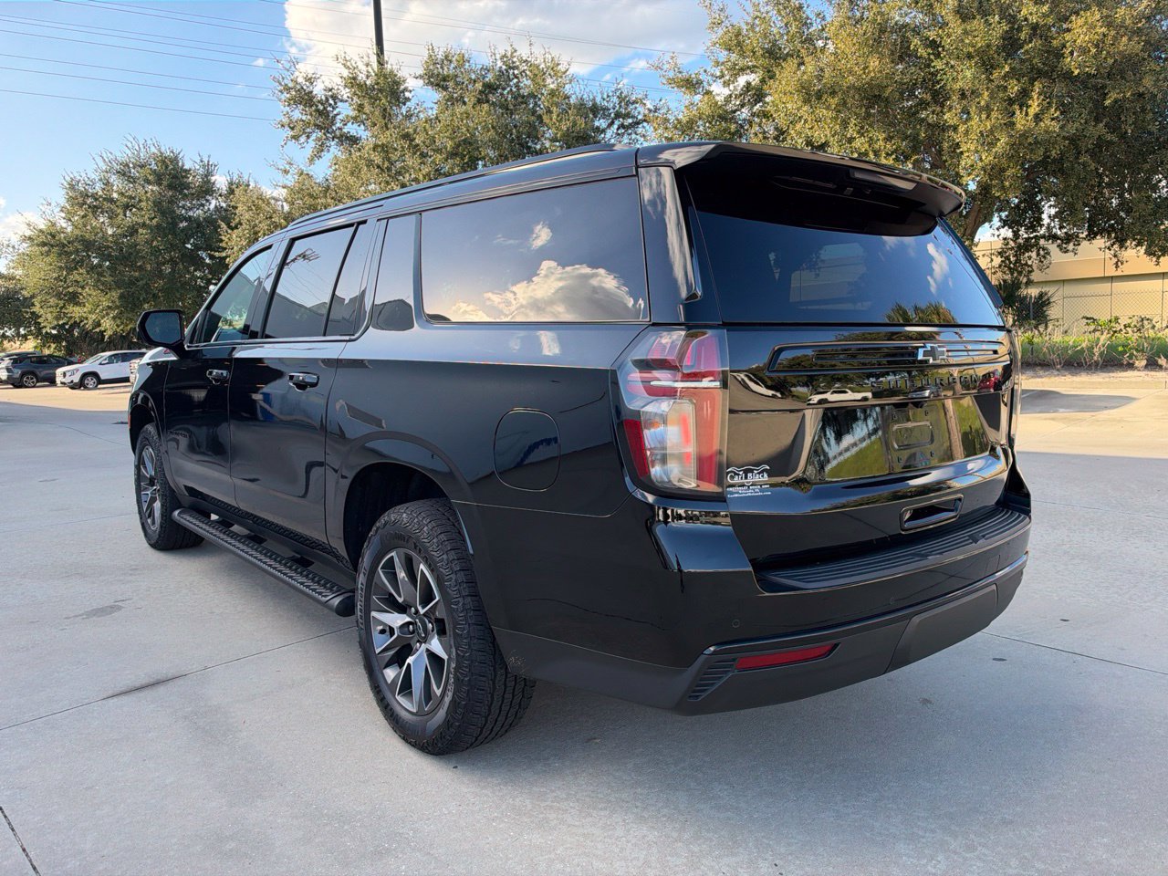 Used 2024 Chevrolet Suburban Z71 w/ Luxury Package AWD/4WD image 3