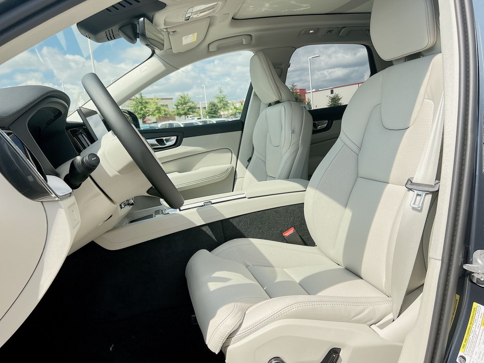 New 2026 Volvo XC60 B5 Ultra w/ Climate Package AWD/4WD image 13