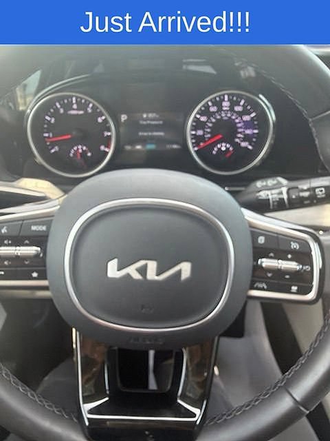 Used 2024 Kia Carnival EX FWD image 18