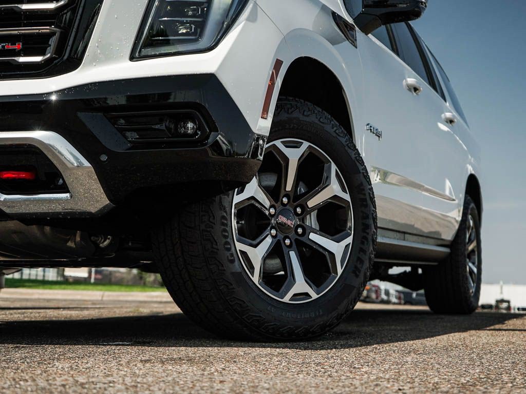 New 2026 GMC Yukon XL AT4 Ultimate w/ LPO, Illumination Package AWD/4WD image 6