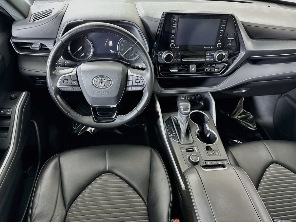Certified 2021 Toyota Highlander XSE AWD/4WD image 4
