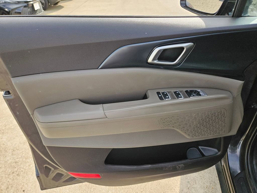 Used 2025 Kia Carnival image 14