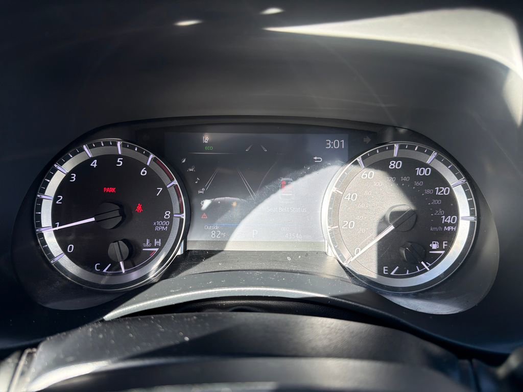 Used 2023 Toyota Highlander L image 18