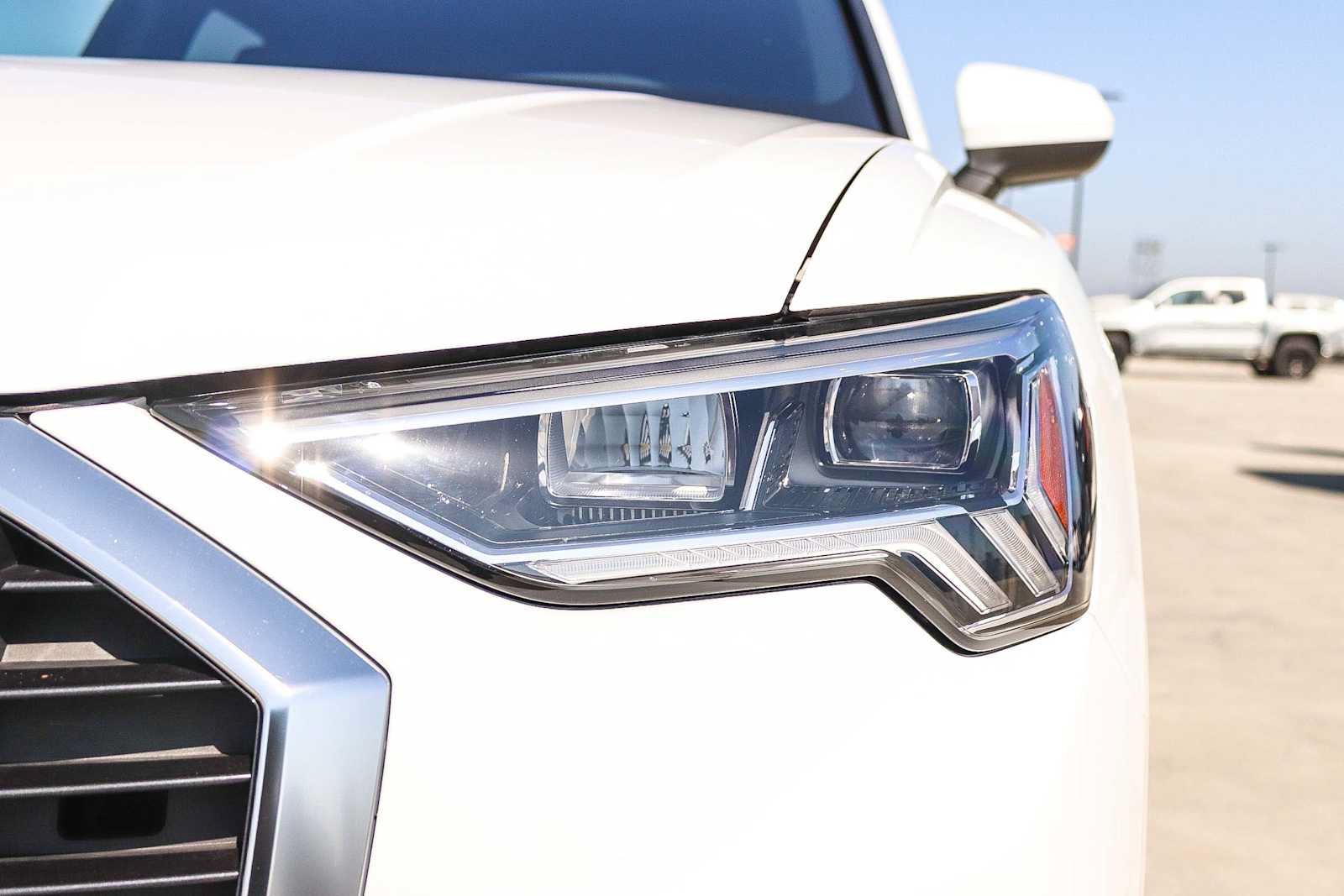 Used 2025 Audi Q3 2.0T Premium w/ Convenience Package AWD/4WD image 7