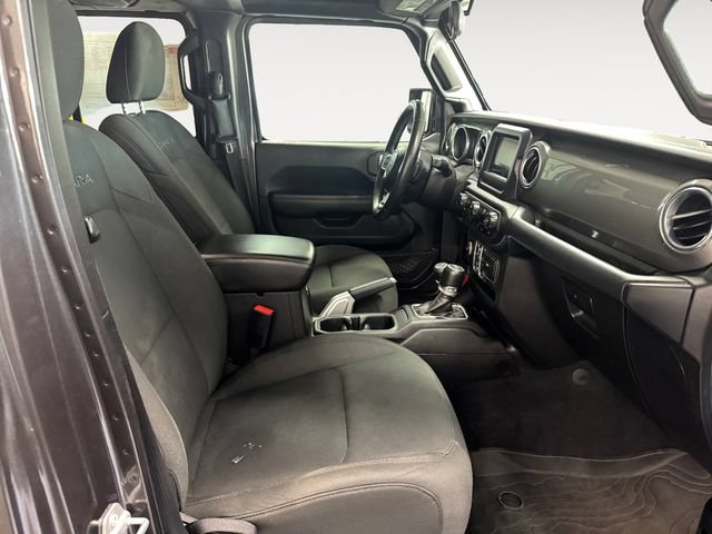 Used 2018 Jeep Wrangler Unlimited Sahara AWD/4WD image 4